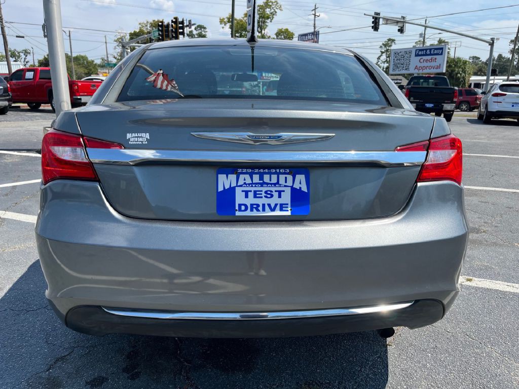 2012 Chrysler 200 Image 6