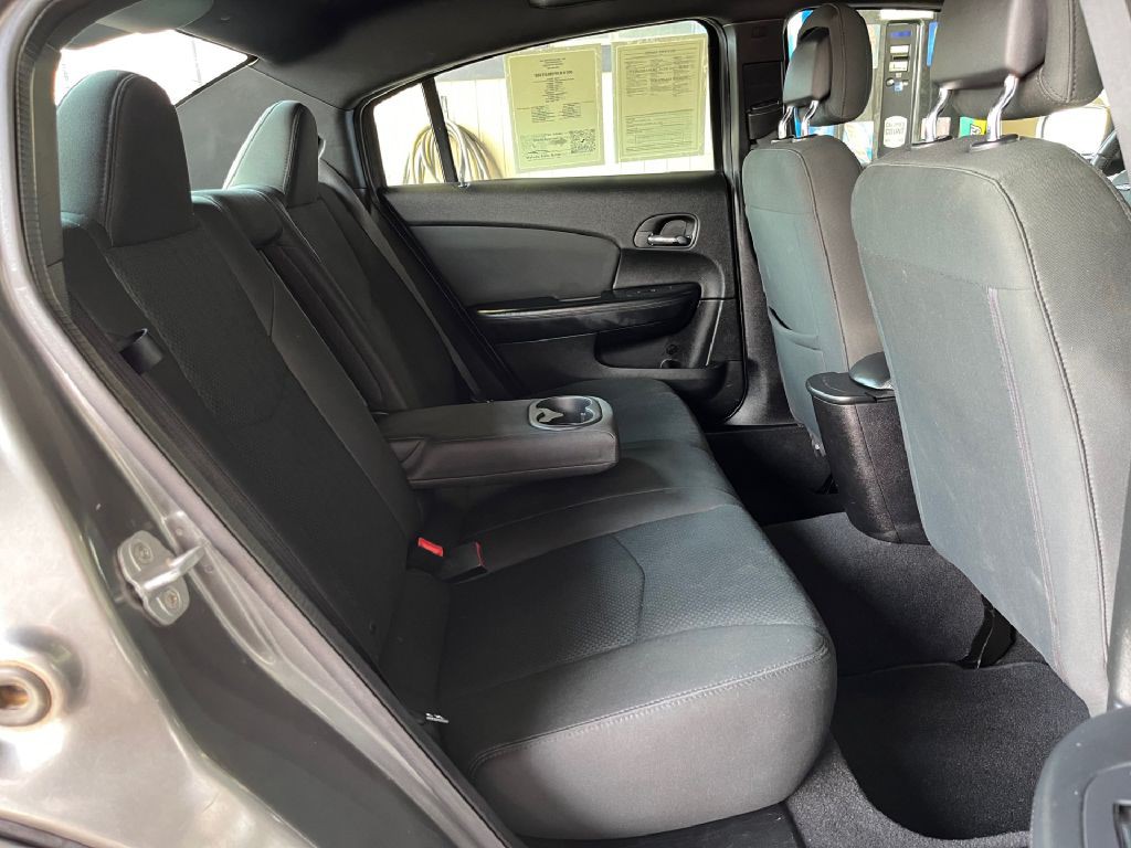 2012 Chrysler 200 Image 10