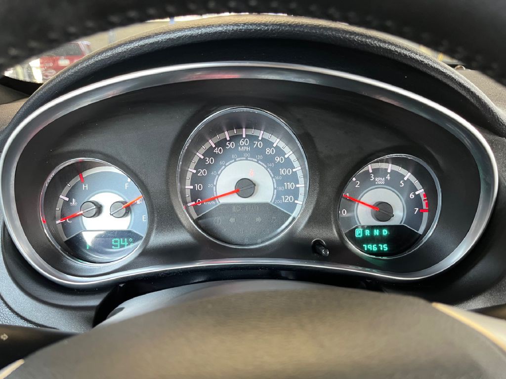 2012 Chrysler 200 Image 11
