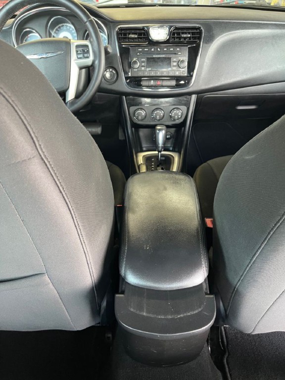 2012 Chrysler 200 Image 13
