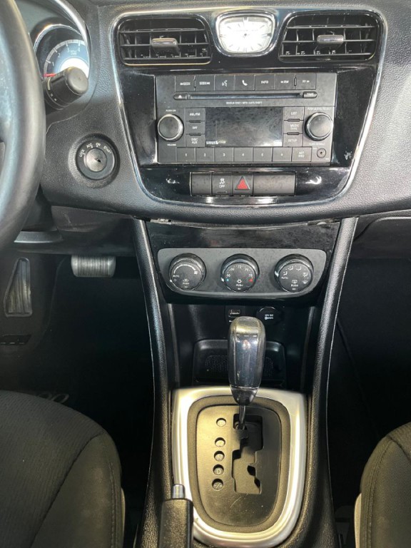 2012 Chrysler 200 Image 15