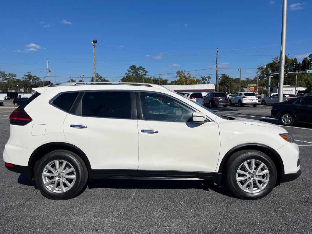 2017 Nissan Rogue Image 2