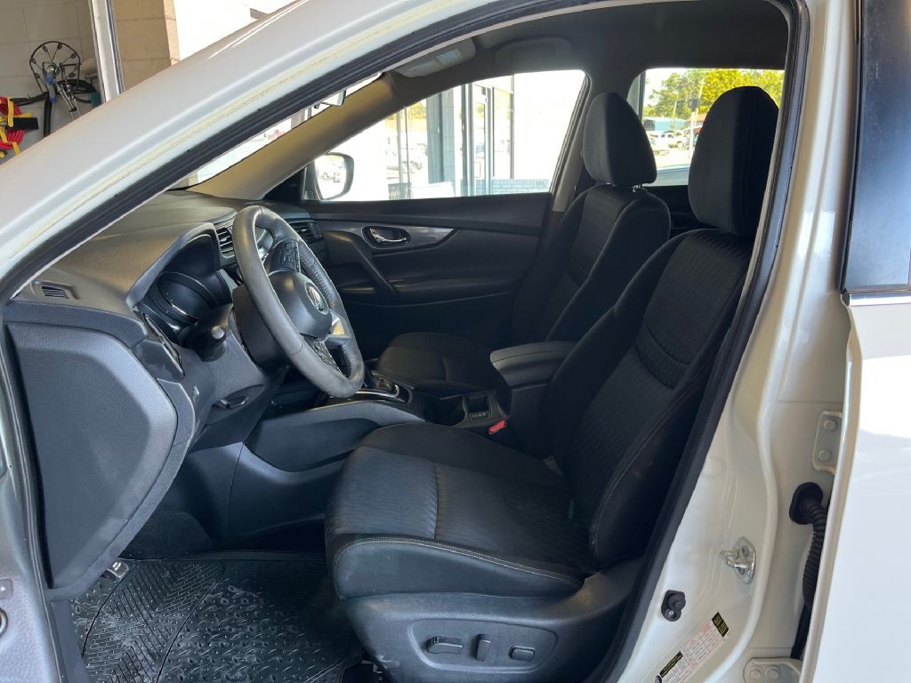 2017 Nissan Rogue Image 10