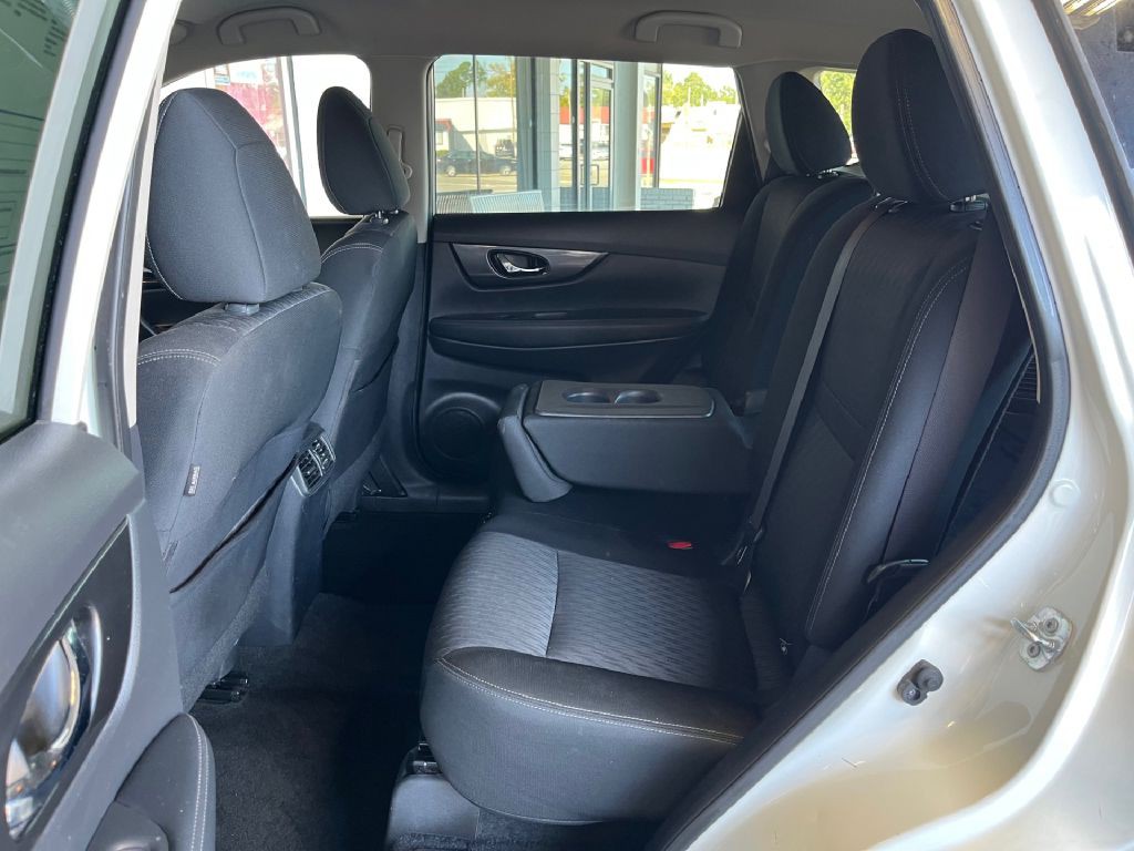 2017 Nissan Rogue Image 11