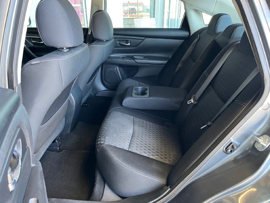 2016 Nissan Altima Image 8