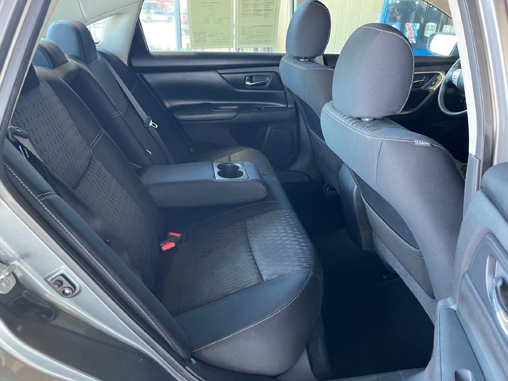 2016 Nissan Altima Image 10