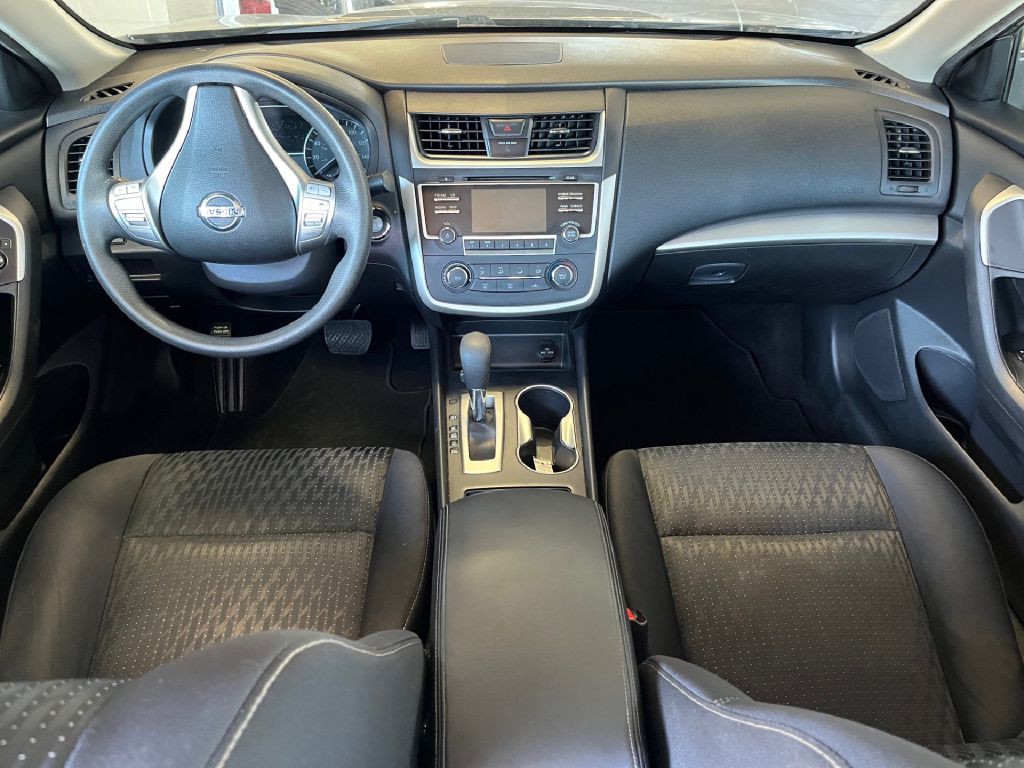 2016 Nissan Altima Image 11