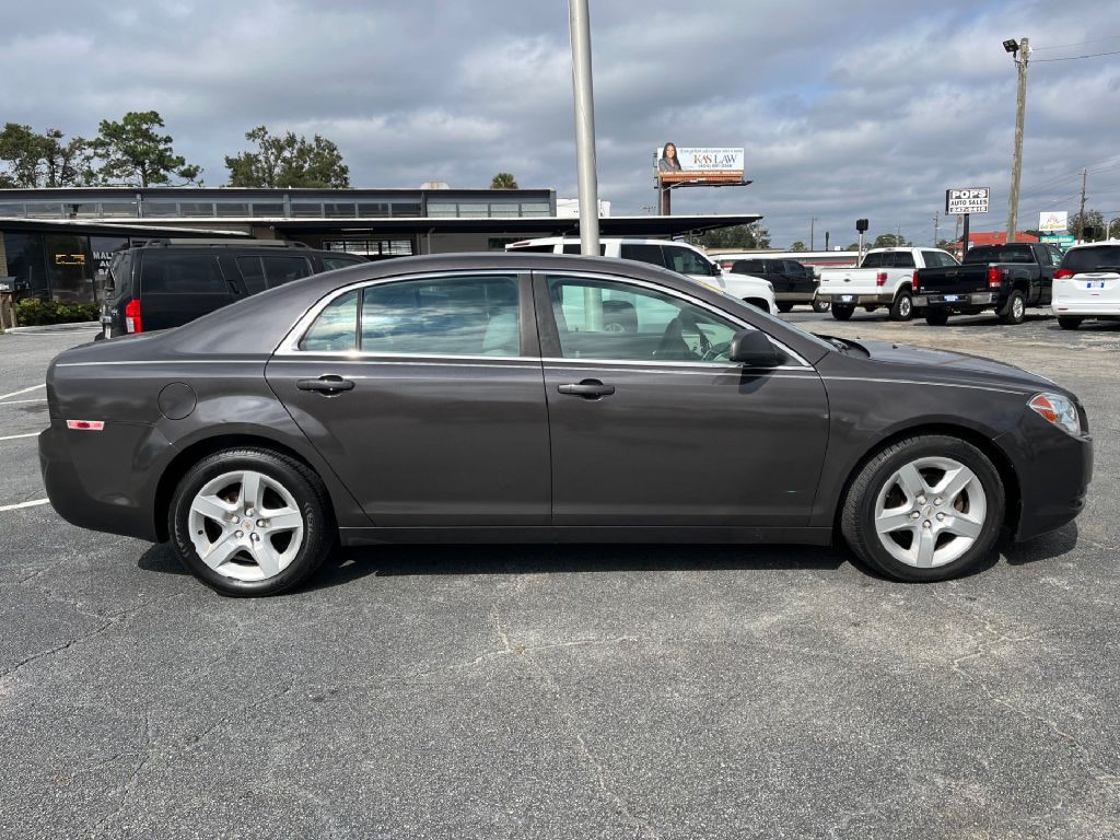 2010 Chevrolet Malibu Image 2