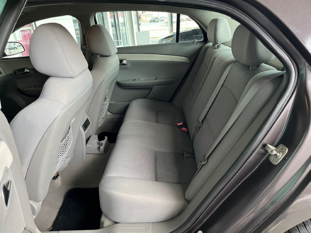 2010 Chevrolet Malibu Image 8