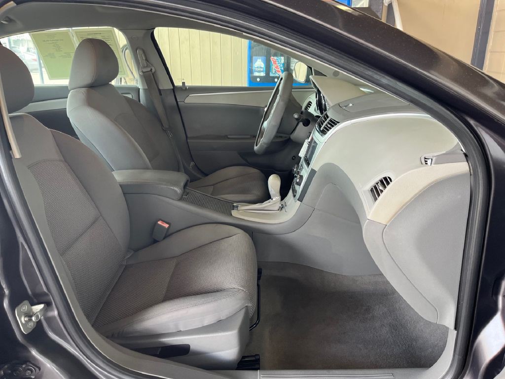 2010 Chevrolet Malibu Image 9