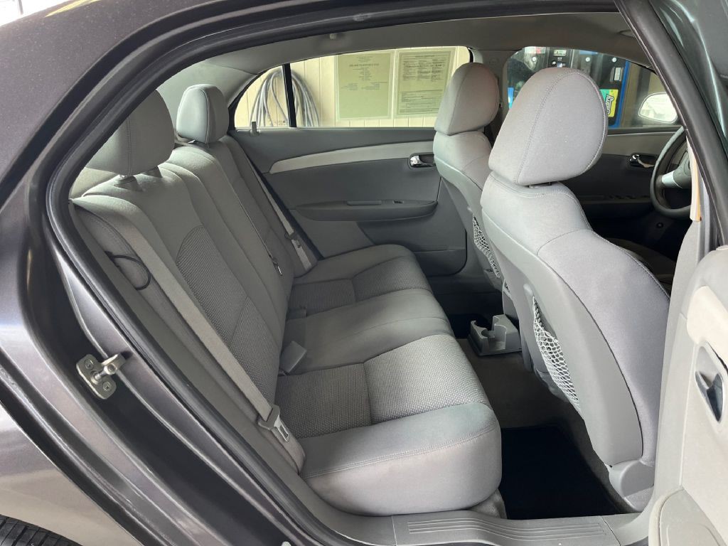 2010 Chevrolet Malibu Image 10