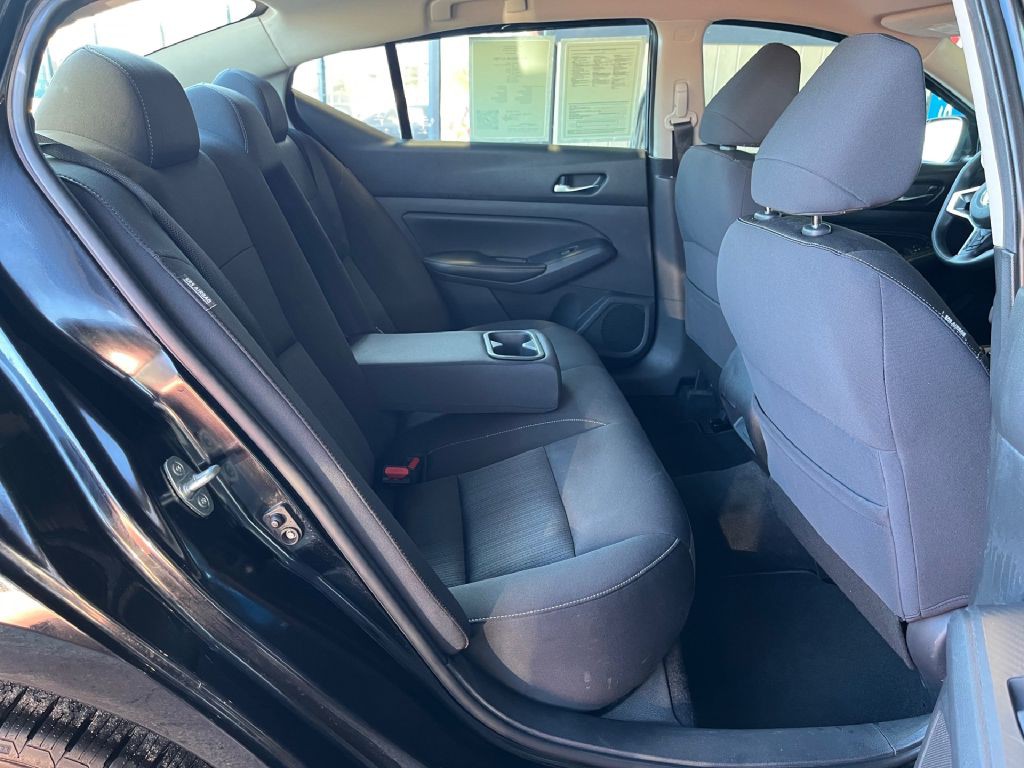 2020 Nissan Altima Image 10