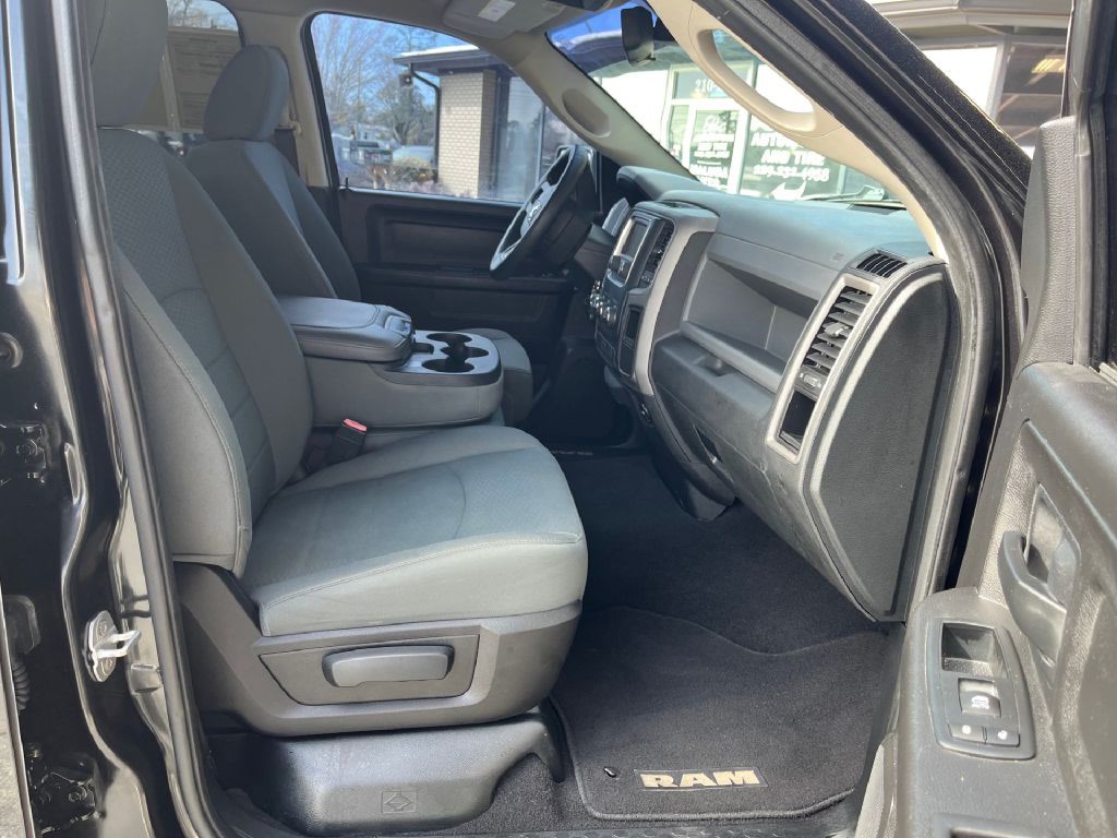 2015 RAM 1500 Image 9