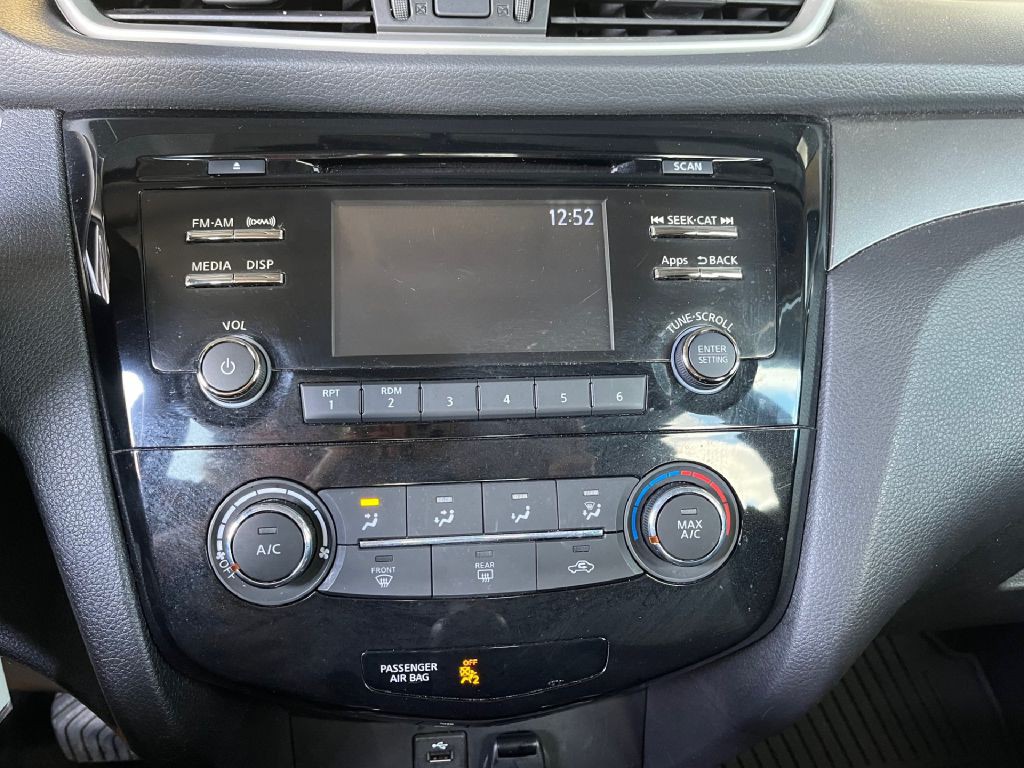 2016 Nissan Rogue Image 13