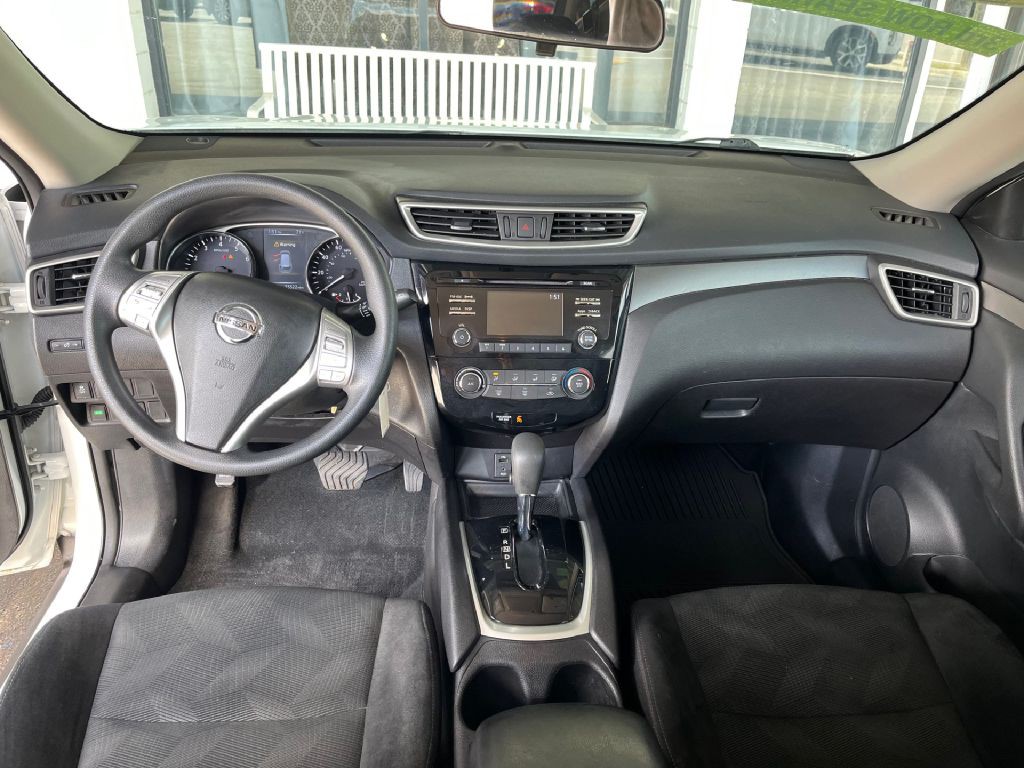 2016 Nissan Rogue Image 18