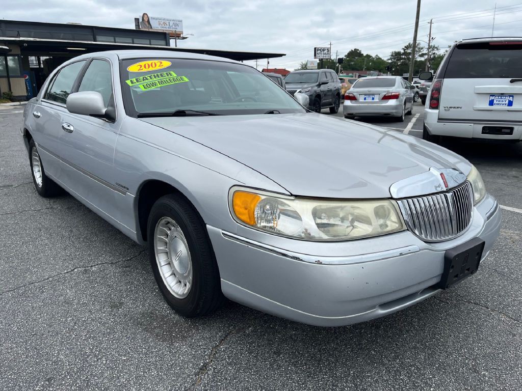 2002 Lincoln Town Car Image 1
