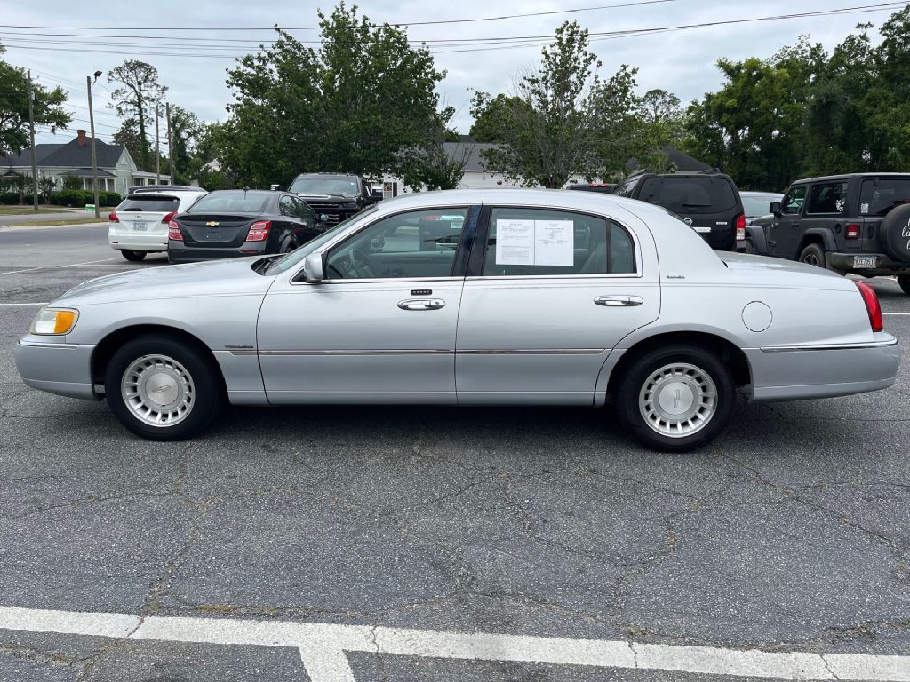 2002 Lincoln Town Car Image 7
