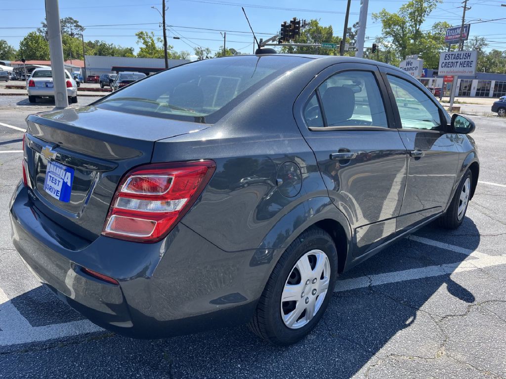 2018 Chevrolet Sonic Image 3
