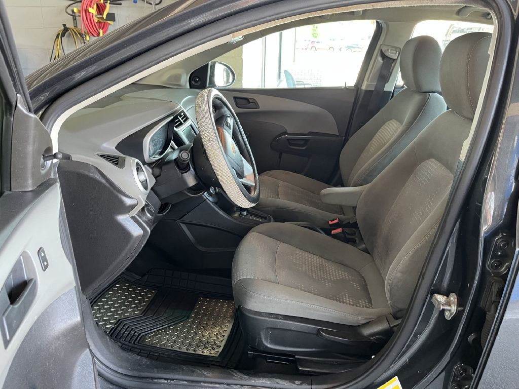 2018 Chevrolet Sonic Image 9