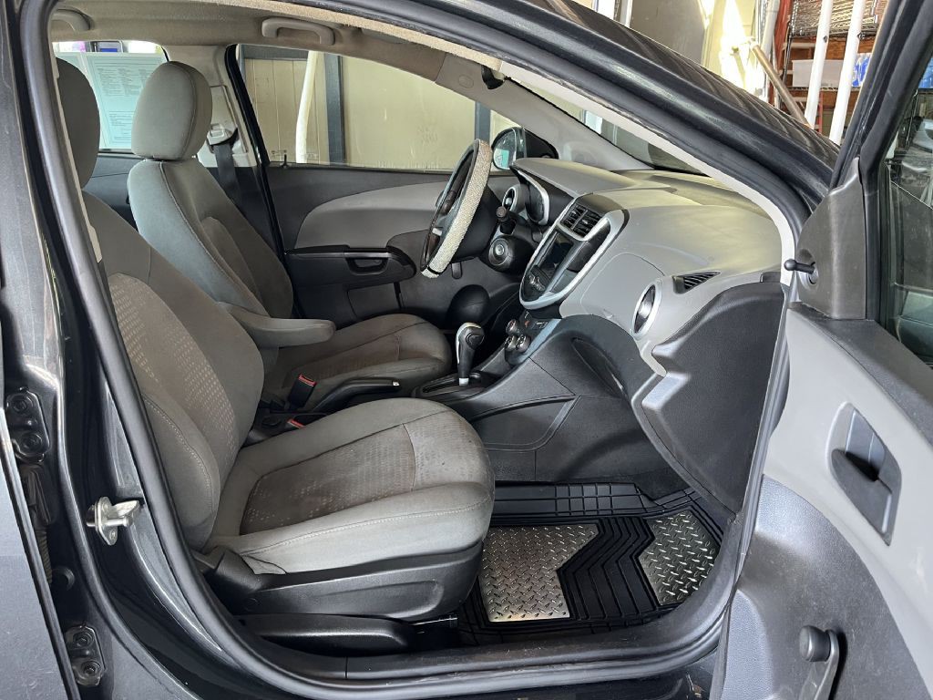 2018 Chevrolet Sonic Image 11