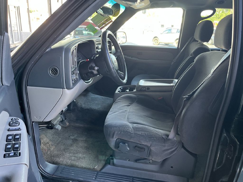 2002 Chevrolet Tahoe Image 9
