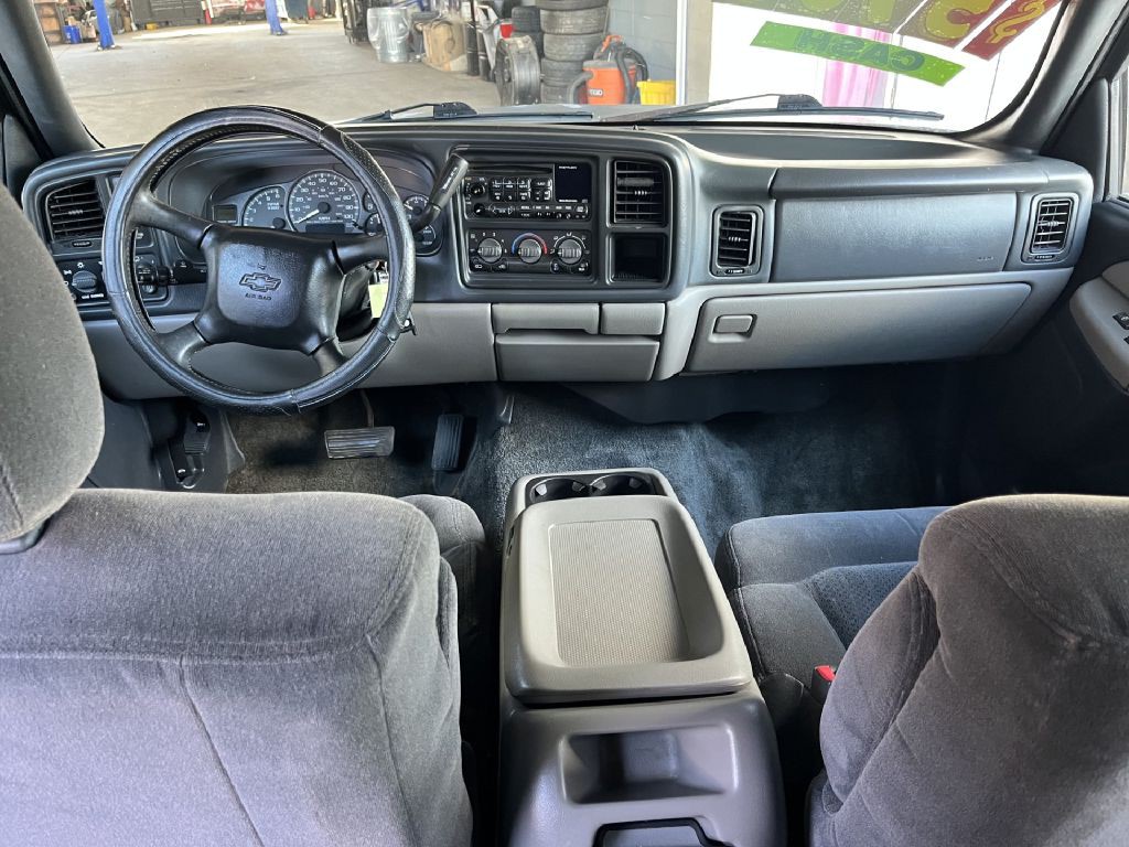 2002 Chevrolet Tahoe Image 15
