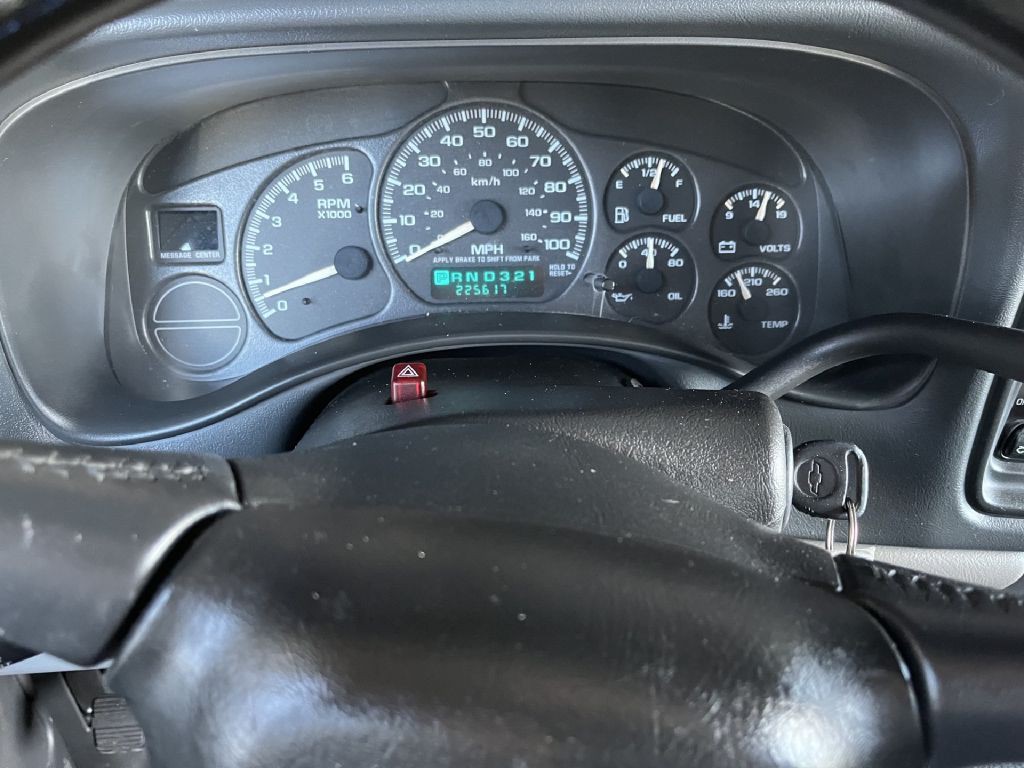 2002 Chevrolet Tahoe Image 17