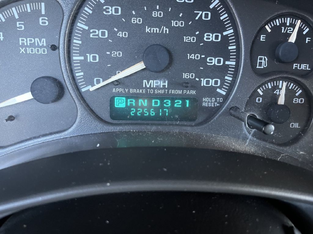 2002 Chevrolet Tahoe Image 18