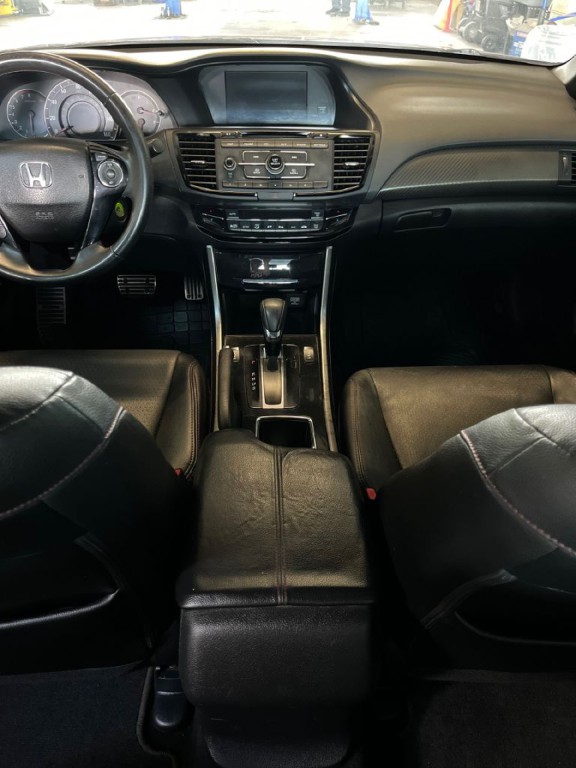 2017 Honda Accord Image 14