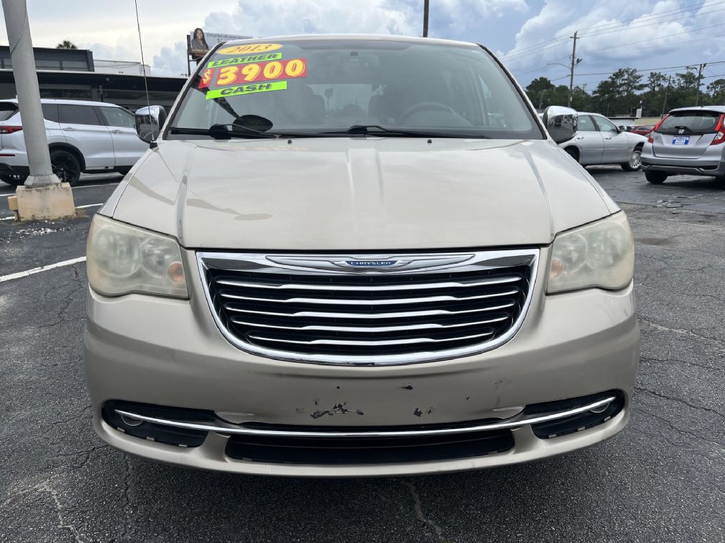 2013 Chrysler Town & Country Image 5