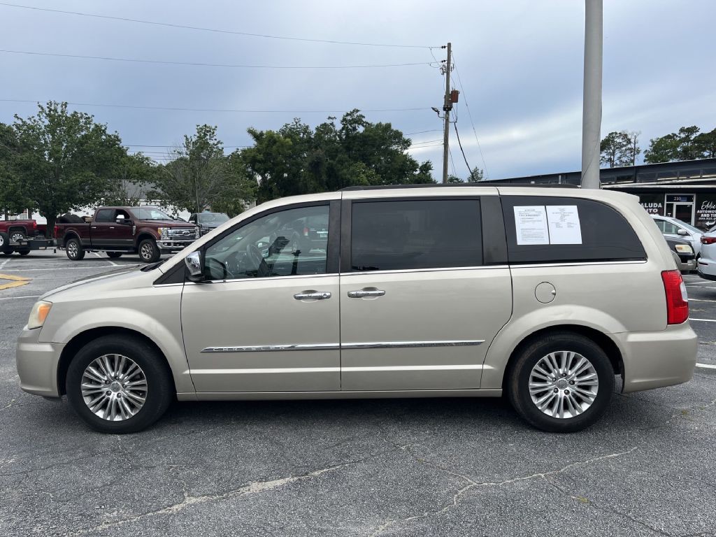 2013 Chrysler Town & Country Image 7