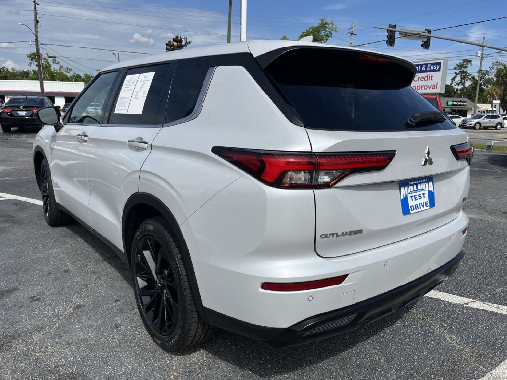 2023 Mitsubishi Outlander Image 4