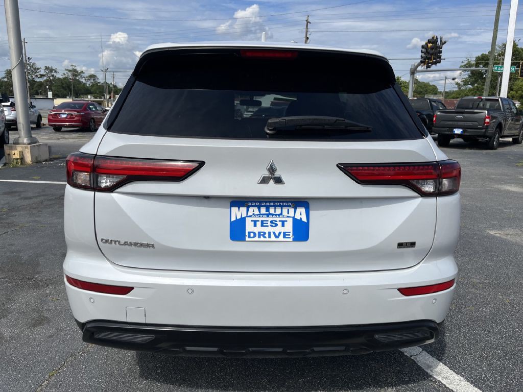 2023 Mitsubishi Outlander Image 6