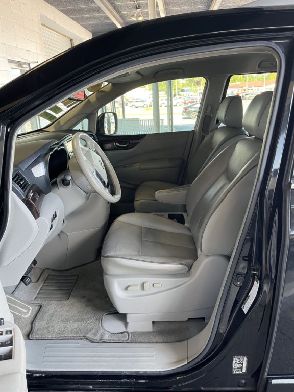 2014 Nissan Quest Image 10