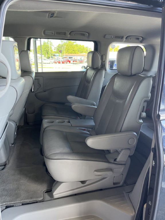 2014 Nissan Quest Image 11