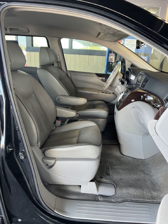 2014 Nissan Quest Image 12