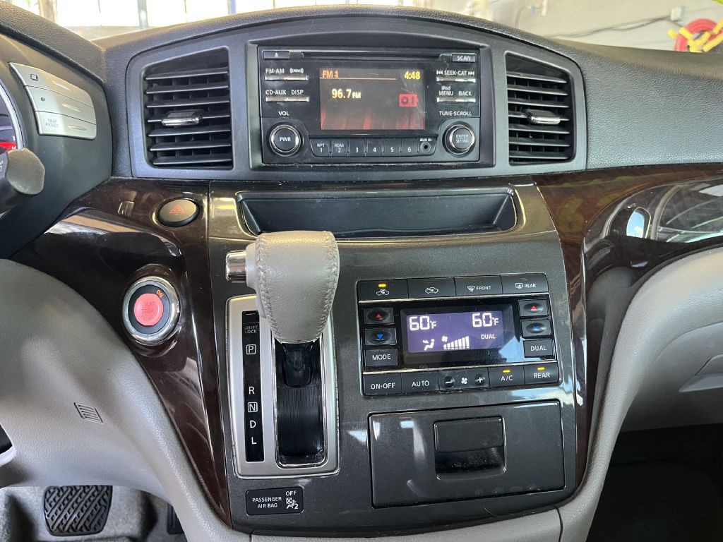 2014 Nissan Quest Image 15