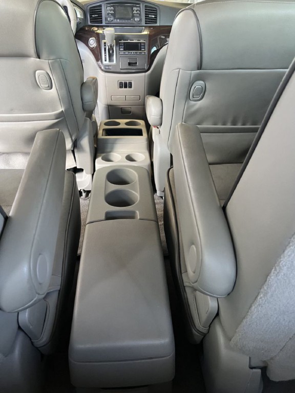 2014 Nissan Quest Image 17