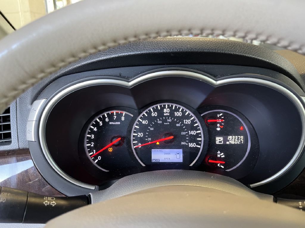 2014 Nissan Quest Image 19