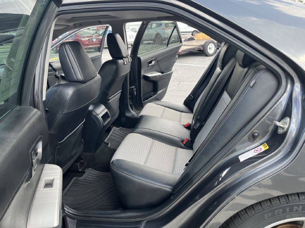2012 Toyota Camry Image 10