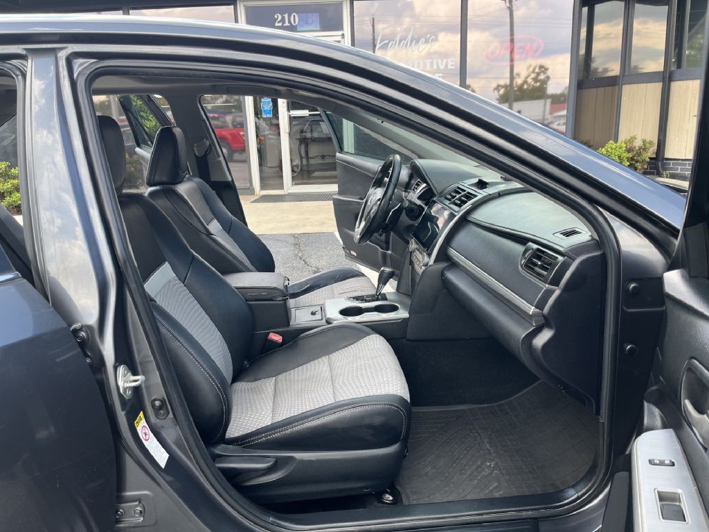 2012 Toyota Camry Image 11
