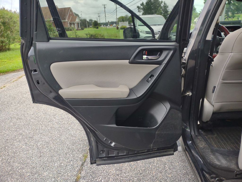 2016 Subaru Forester Image 17