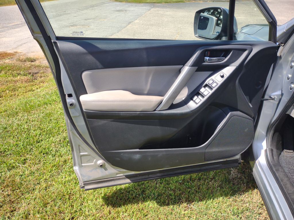 2014 Subaru Forester Image 9