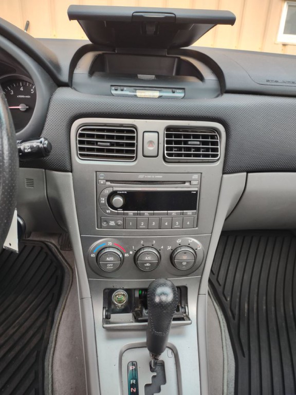 2004 Subaru Forester Image 12