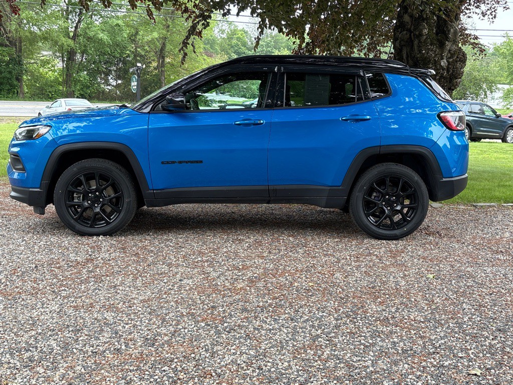 2023 Jeep Compass Image 3