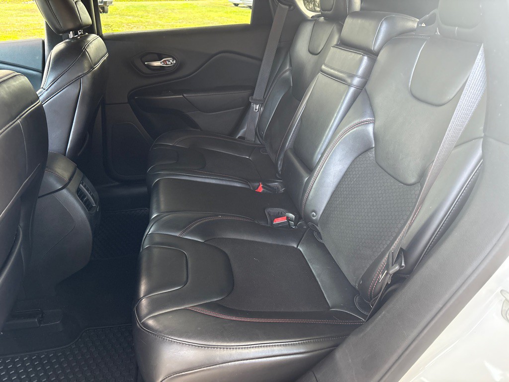2019 Jeep Cherokee Image 10