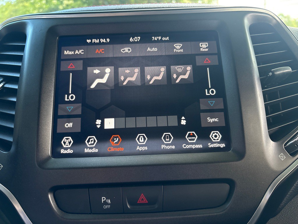 2019 Jeep Cherokee Image 24