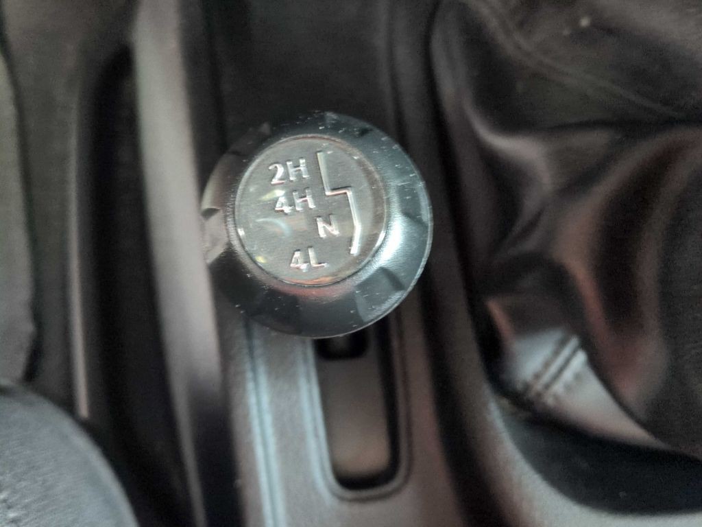 2013 Jeep Wrangler Image 13