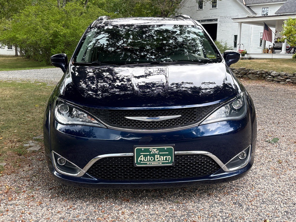 2017 Chrysler Pacifica Image 2