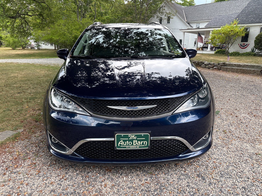 2017 Chrysler Pacifica Image 3